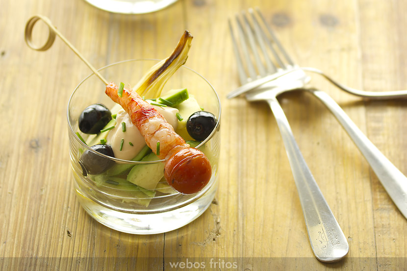 Ensalada de aguacate con patata y cebolla asada