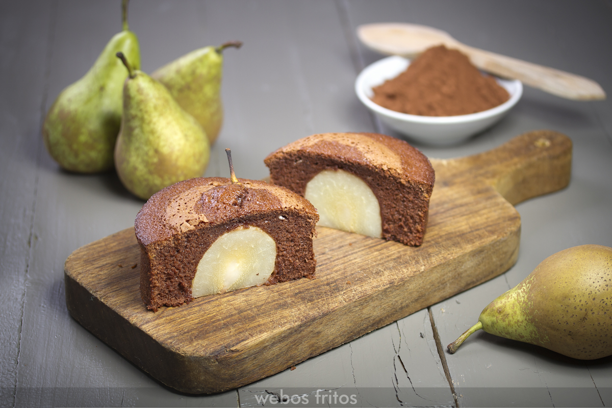Bizcocho de chocolate y pera