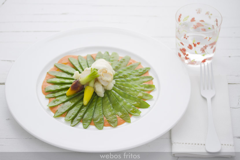 Ensalada de tirabeques y vieiras