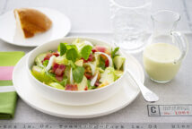 Ensalada con frutas y vinagreta de yogur