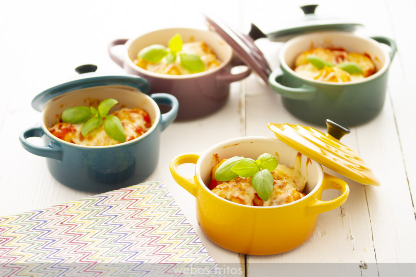 Gnocchi o ñoquis a la sorrentina rellenos de panceta y ricotta