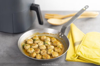 Albóndigas en freidora de aire con salsa