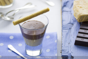 Vasitos de turrón y chocolate