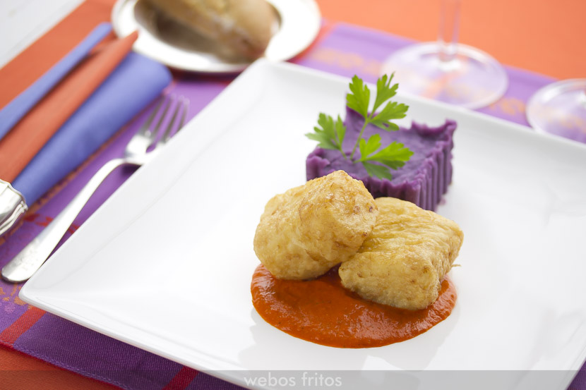 Bacalao rebozado en salsa de tomate y pimiento