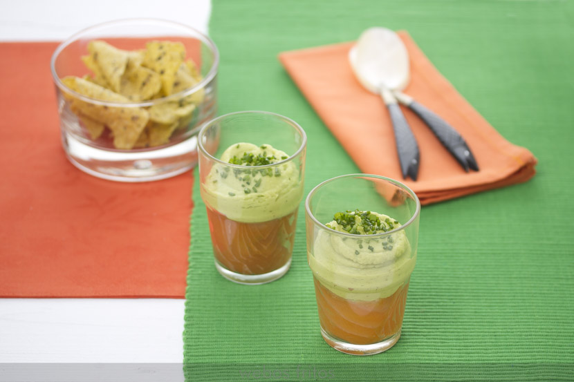 Crema de aguacate con salmón