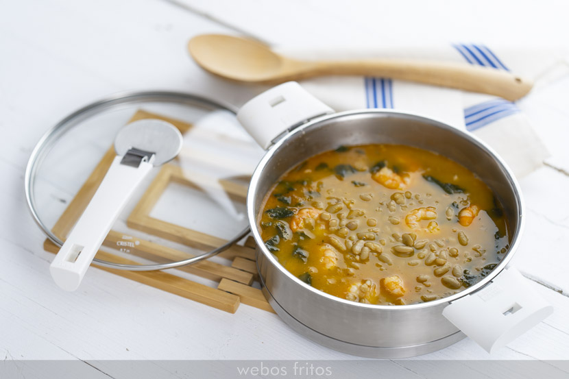 Verdinas con espinacas y langostinos