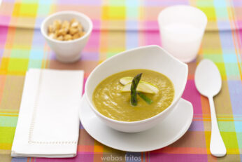 Crema de calabacín, espárragos y manzana